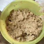 煮大豆と麹と塩を混ぜる