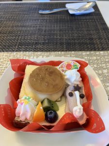 お馬さんの初ケーキ