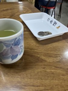 支払いはテーブルで