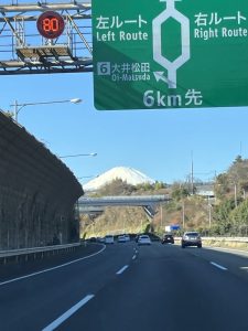 東名高速道路で静岡へ