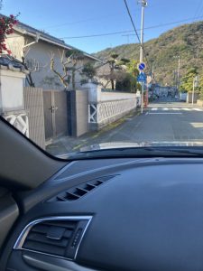 さて、周辺を車で散策。