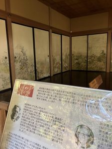 見事な襖絵が各部屋にあり、何時間でも入れそうな建物です。