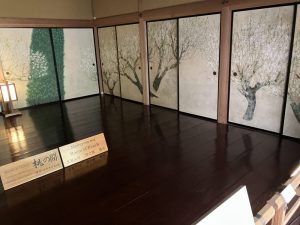 桃の間、調理室として使用