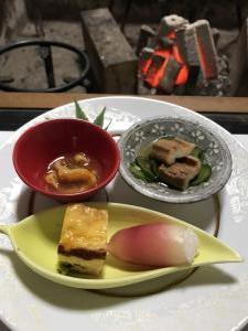 囲炉裏で夕食