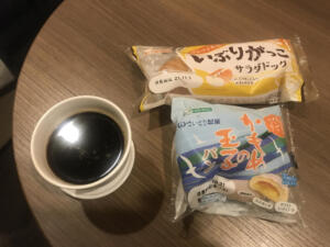ご当地パンの朝食
