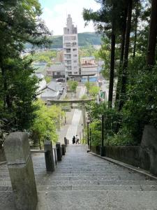 鳥居の上の社殿からの眺め